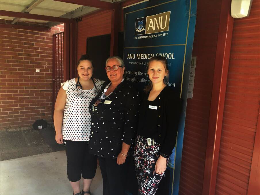 Intern Renata Pajtak, Senior lecturer and academic coordinator for ANU rural clinical school Goulburn campus Isabella Hawke, and intern Elise Firman. 