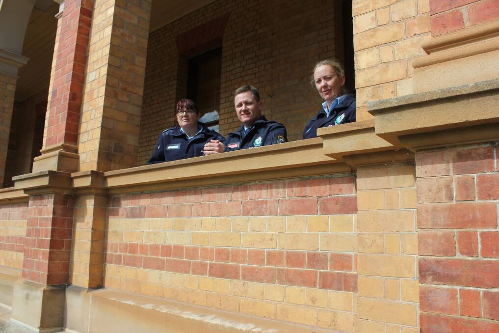 ASSISTANCE: Hume DVLO Simone Houghten, Hume LAC Acting Superintendent Chad Gillies and the new DVLO Kathy Madden outside the Goulburn Local Court. 