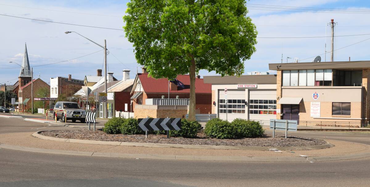 A photo-shopped impression of a tree in the Bourke/Clifford St roundabout. Image: Goulburn Mulwaree Council.