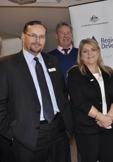 NEW DIRECTION: RDASI chair Mark Schweikert in Goulburn last year with CEO Mareeca Flannery and Wayne Beecher, president of the Inland Wool Brokers.