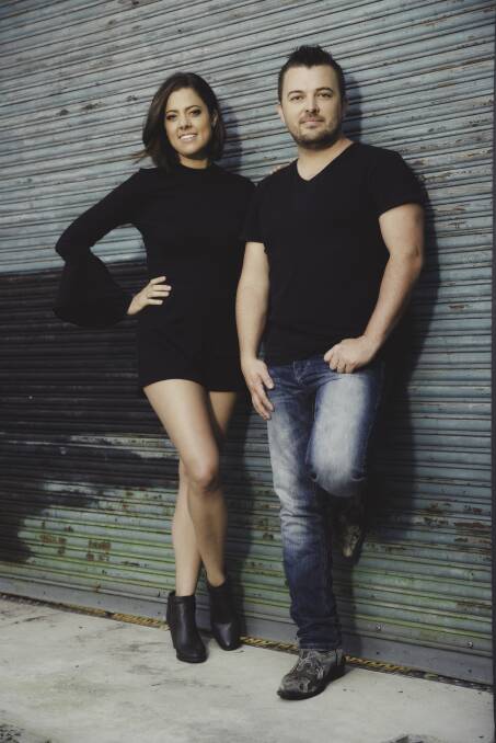 COUNTRY STARS: Amber Lawrence and Travis Collins are performing in Goulburn soon for their ‘Our Backyard Tour’. Photo supplied. 