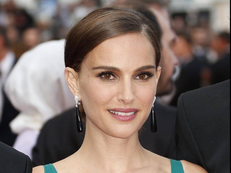 Natalie Portman says she regrets signing a petition in support of director Roman Polanski in 2009.