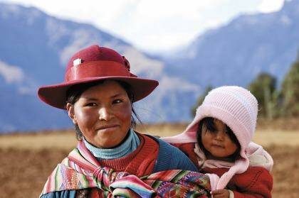 A Peruvian lady with her child.