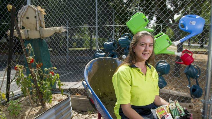 Rebecca Fragnito  of Mownalisa helping out at Ainslie Primary School. Photo: Jay Cronan