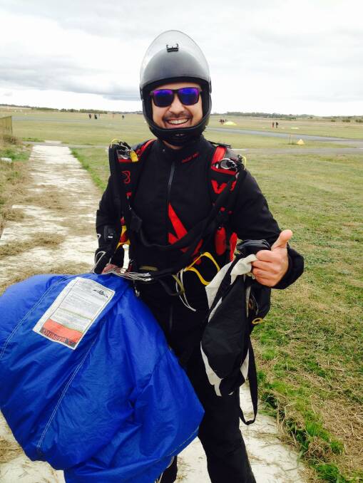 Ken Richards (pictured) and Tony Kaine are heading off to the United States with
fellow Goulburn skydivers Derek Murphy and Matt Chambers to try and break the worldrecord jump for the most number of people linked up in a joint skydive.