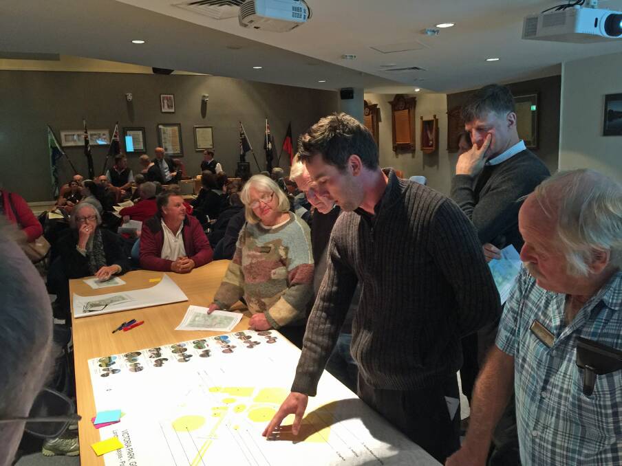 BIG IDEAS: Spacelab landscape designer Ian McNab outlines plans for the Victoria Park precinct at Thursday’s meeting. 