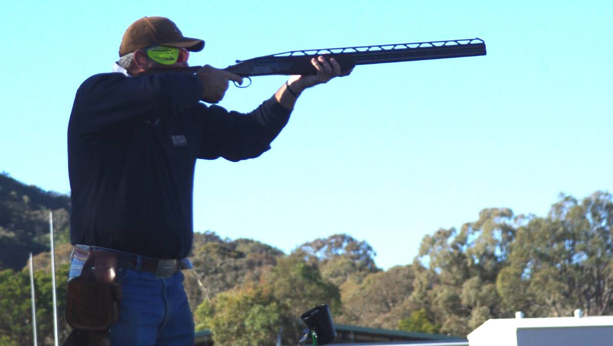 Matt Patmore shooting in the shoot off of the Continental contest at Goulburn on June 12. Photo: Darryl Fernance.
