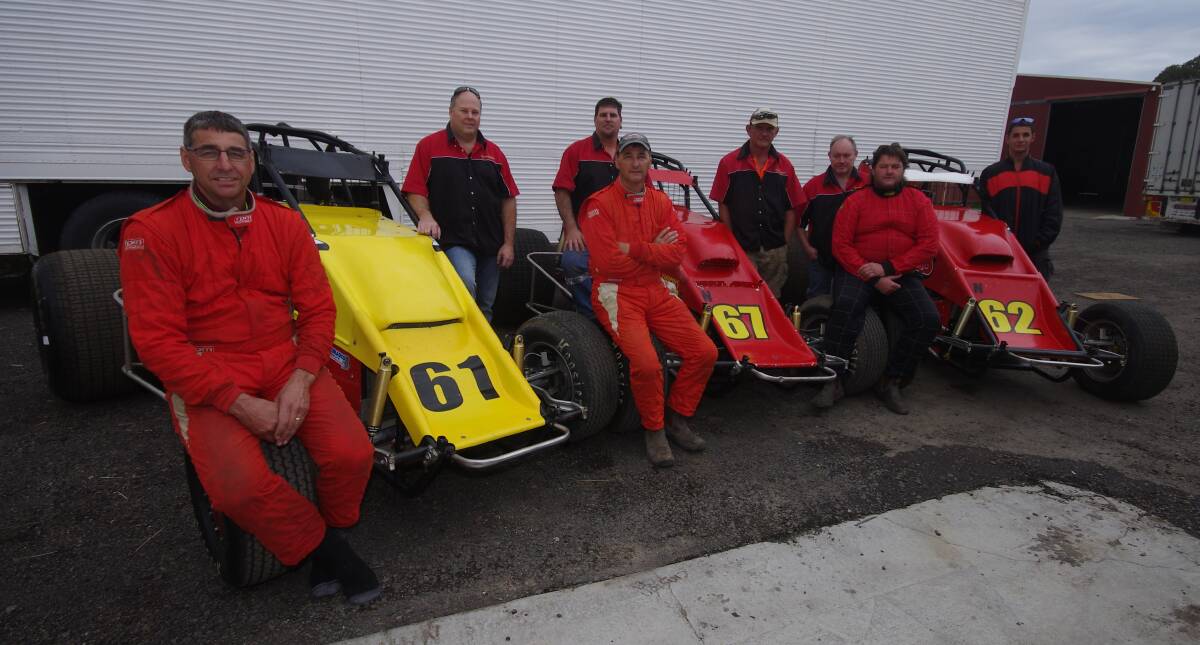 Peter Rod and Michael Granger with their support crew comprising (l-r) Paul Chapman, Nathan Blennerhassett, Troy Roberts, Don Baxter and Kyle Granger. Absent Cameron Watson. Photo by Darryl Fernance.


