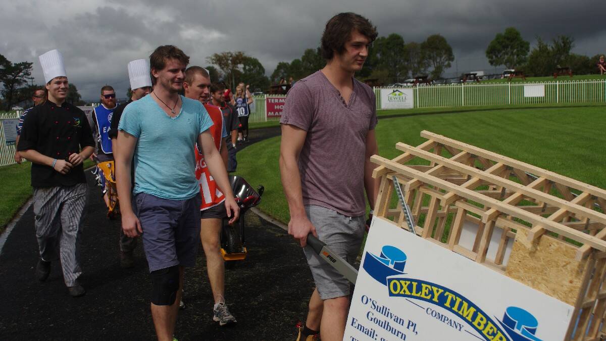 Tradies and Ladies race day action | Photos: Darryl Fernance