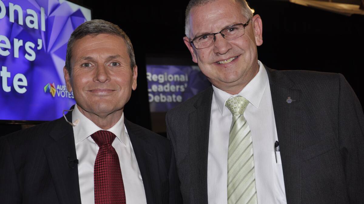 Regional Leaders forum host and ABC political editor Chris Uhlmann caught up with Mayor Geoff Kettle before proceedings kicked off. Photo: Louise Thrower.