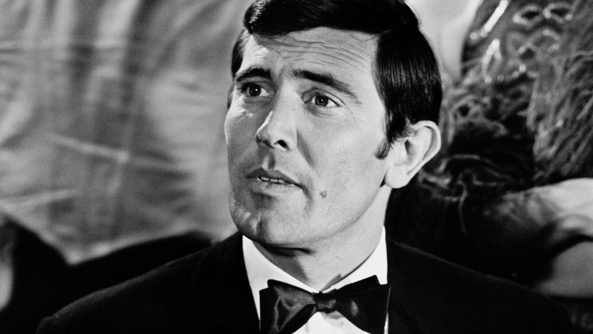 George Lazenby | Photo: Michael Stroud/Daily Express/Hulton Archive/Getty Images.