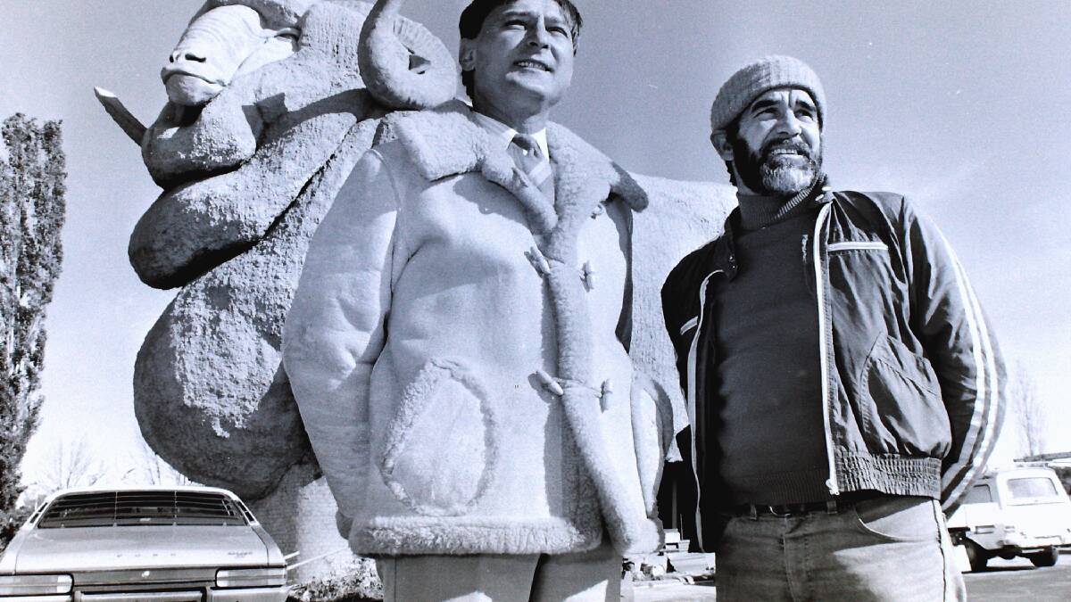 Louis Mokany and builder Glyn Sennar were eagerly anticipating the Big Merino’s completion when photographed by the Post in June, 1985. At that time the newspaper ran a competition to name the big ram, which became affectionately known as ‘Rambo.’ 