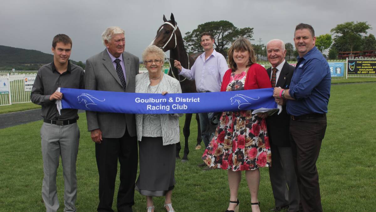 Pictured: Moruya trainer Matthew Woods with his horse
Brockman (background) with representatives of the
Goulburn Horse Racing Club and sponsors. (Fred Cooper
second from left).