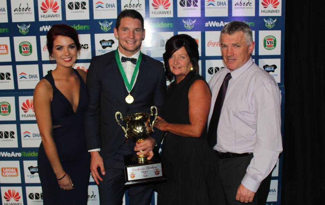 GOULBURN PROUD: Former Junior Stockmen Jarrod Croker with his partner Brittney Wicks (left) and his parents Pauline and Greg
Croker after he won the Canberra Raiders’ player of the year award, the Meninga Medal on Wednesday night. Photo: Raiders Media.