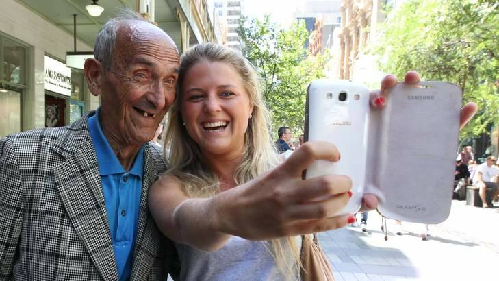 Raymond Borzelli, who stared in the Tropfest 2013 documentary <i>Better Than Sinatra</i> in Pitt Street Mall, meeting well wishers including English tourist Bex Davis 26 from London.