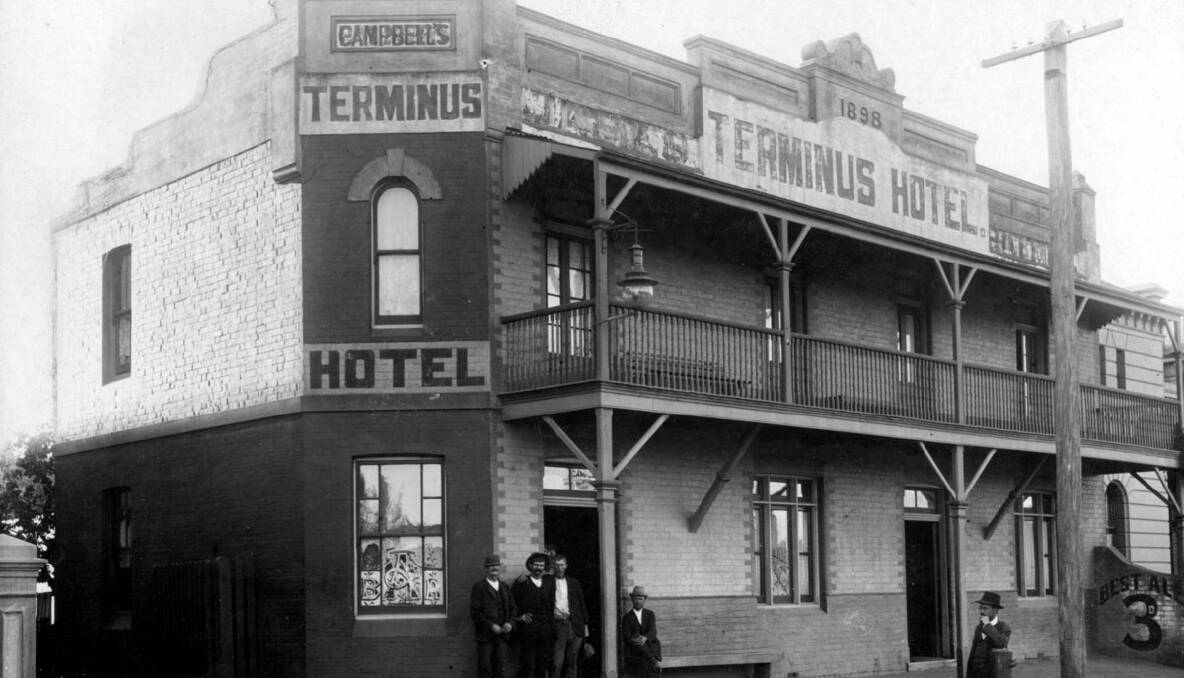  • The old Terminus Hotel in Sloane St, which once stood on the site the Carlton Hotel now occupies. 
