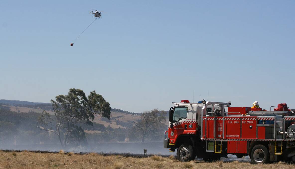 SWIFT ACTION: A water bombing helicopter was among the aerial craft deployed to assist ground crews fight a fire that broke out off Bulls Pit Road, northwest of Marulan yesterday afternoon. Photo: CHRIS GORDON.