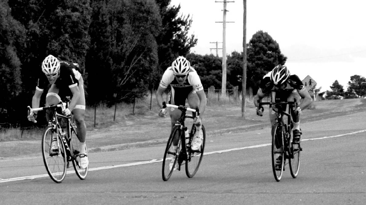 CLIFFHANGER: Troy Herfoss (left) denied Mark Gibson and Andy Cartwright in a sprintfinish to last week’s Goulburn Cycle Club road race. Photo: Declan Barry.