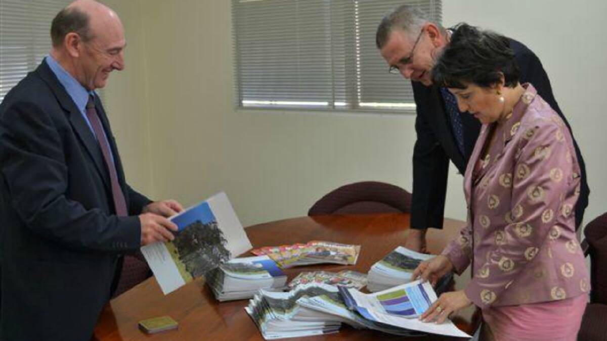 ACTION STATIONS: Goulburn Mulwaree Council’s general manager Chris Berry and Mayor Geoff Kettle inspect the Highlands and Tablelands Regional Action Plan with Member for Goulburn Pru Goward in Sydney on Monday.