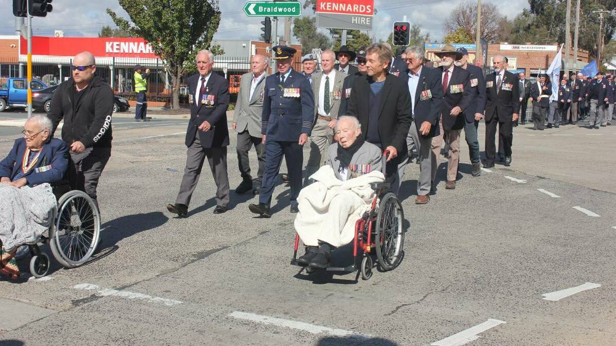 Veterans participate in the 2021 Anzac Day march down Auburn Street in Goulburn. Picture: Burney Wong