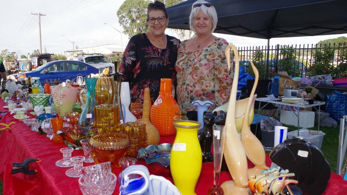 Local women Cynthia Nicholson and Trish Foster are regulars at the Goulburn Swap Meet. They were pictured at the 2018 event. Photo: Darryl Fernance. 