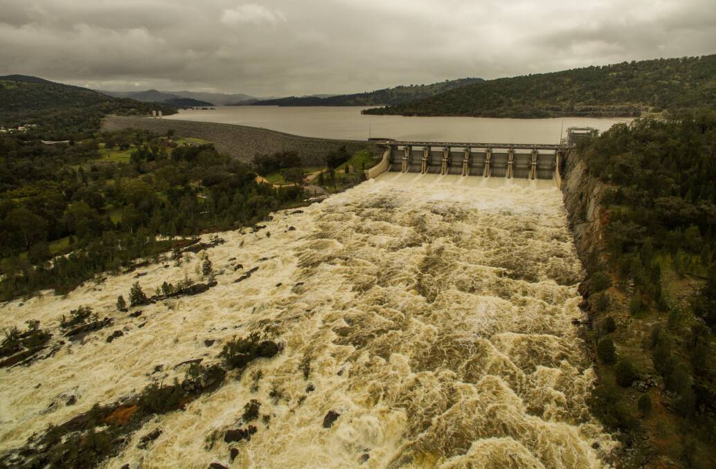 Wyangala Dam releasing water during the flooding of 2016.