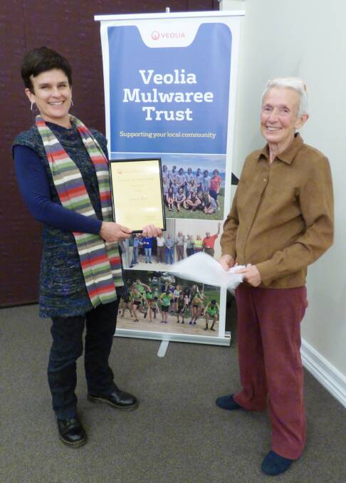 Lucinda Lewis of Moss Vale received a 2018 Veolia Creative Arts Recognition Scholarship to encourage her arts practice in sculpting and painting. Veolia Creative Arts Patron Jennifer Lamb presented Lucinda with her award.