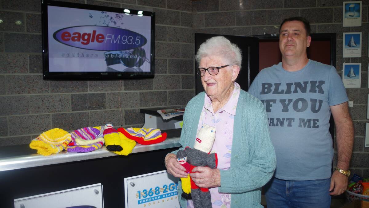 Dorothy McCabe and her knitted handicraft.with Radio Goulburn 2GN representative Craig Pritchard.