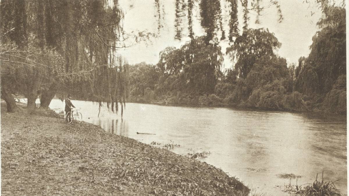 This section of the Wollondilly River, known as the Kenmore Pleasure Grounds, was used for boating and picnics from the 1890s from the late 1890s through until the early 1950s. Photo courtesy of Goulburn Library.