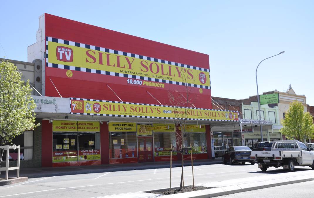 The council has issued a 'show cause' notice to the franchisee of Silly Solly's in northern Auburn Street over its recent signage. Photo: Louise Thrower.