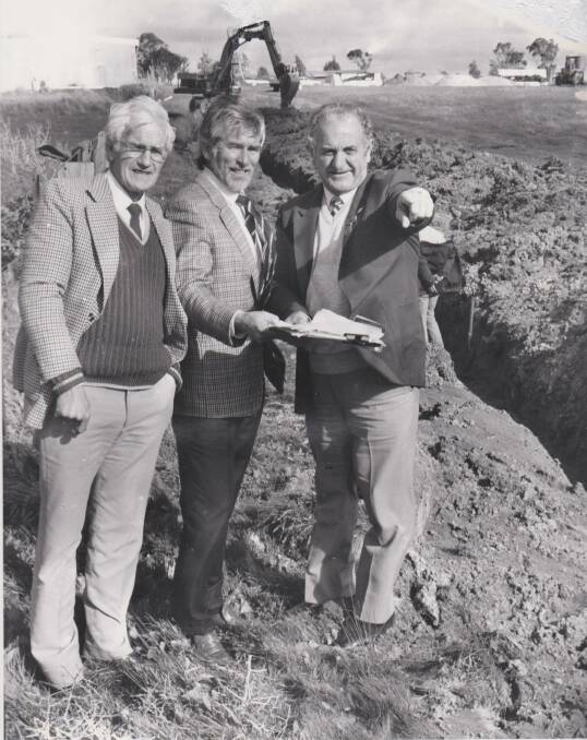 Former Goulburn City mayor Tony Lamarra (right) worked with then Mulwaree Shire Mayor Laurie Sadlier (left) and developer Neville Burrows to facilitate the Run-O-Waters residential subdivision during the 1980s. Photo: Goulburn Post.