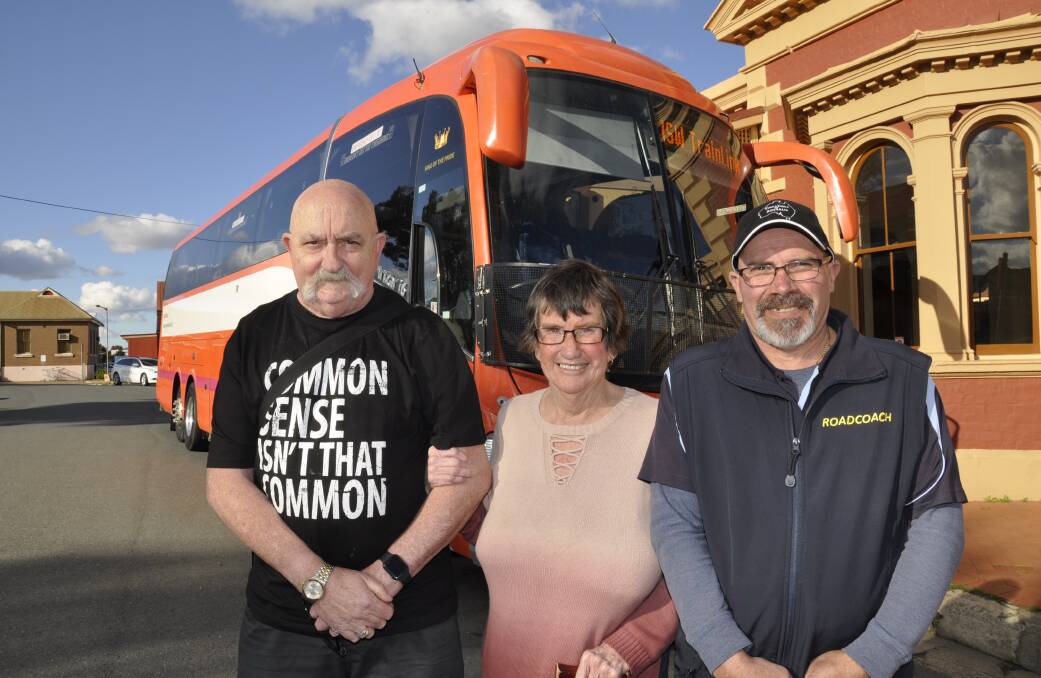 Lawrie and wife, Colleen Sullivan with former Trainlink bus driver Chris Janse, pictured in 2019. Photo Louise Thrower.
