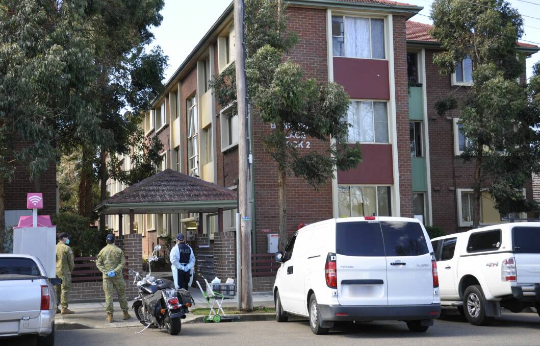 ON SITE: The Australian Defence Force joined police and NSW Health in a multi-agency response to positive COVID-19 cases in a social housing block in Goulburn on Saturday. Photo: Louise Thrower.