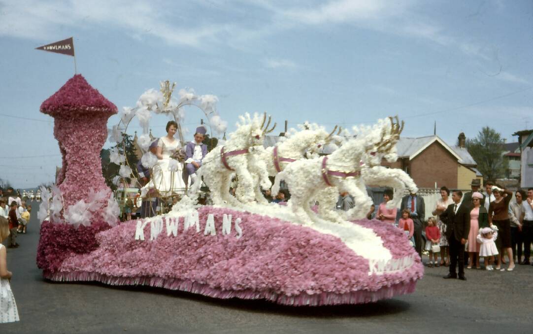 The Knowlman's department store float at the 1963 Lilac City Festival procession along Auburn Street. Photo: Joyce Hall.