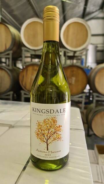 GOOD DROP: Kingsdale Winery's 2019 Autumn Harvest variety has scooped a bronze award in the 2021 Australian Single Vineyard Wine Show. Photo supplied. 