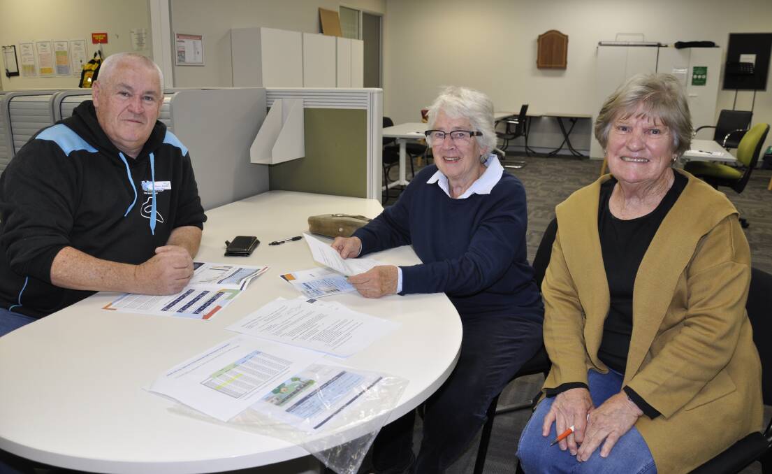 Deputy Mayor Steve Ruddell chats with Daphne Penalver and Linda Cooper at the Goulburn Community Centre drop-in session on Friday. Picture by Louise Thrower.