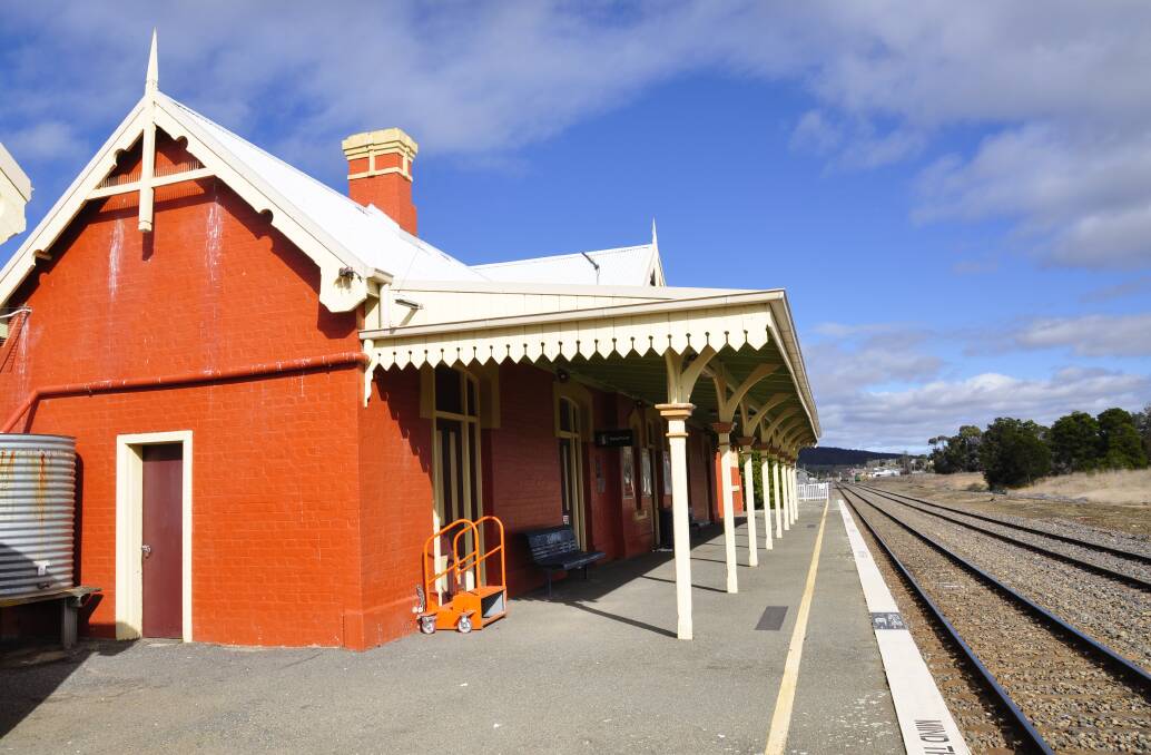 Anyone who travelled on train route 623 between Central and Albury on Sunday is urged to undergo a COVID test and isolate until a negative result is returned. Photo: Louise Thrower.