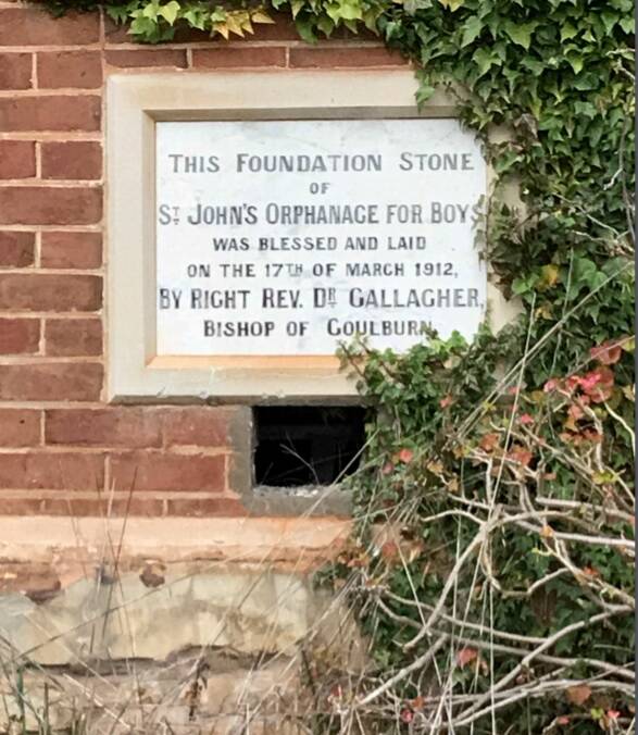 The council and a heritage adviser wants the 1912 dedication plaque to be salvaged and possibly relocated. Photo: Goulburn Mulwaree Council.