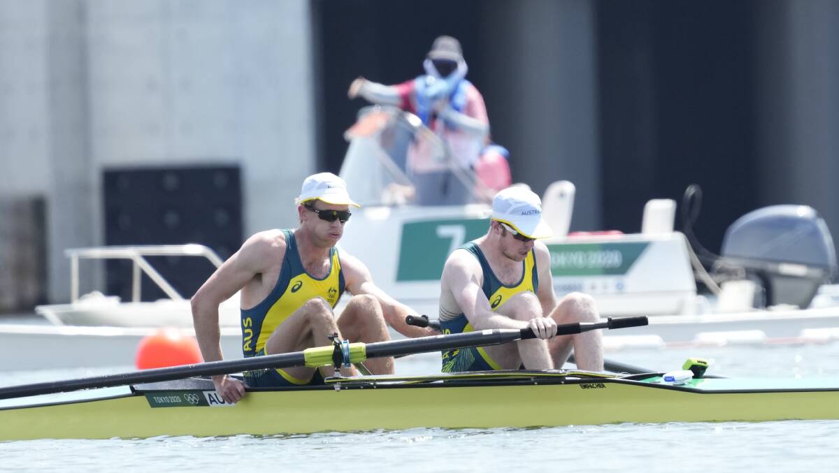 Sam Hardy and Joshua Hicks of Australia compete during the men's pair. Photos: AP Photo/Lee Jin-man