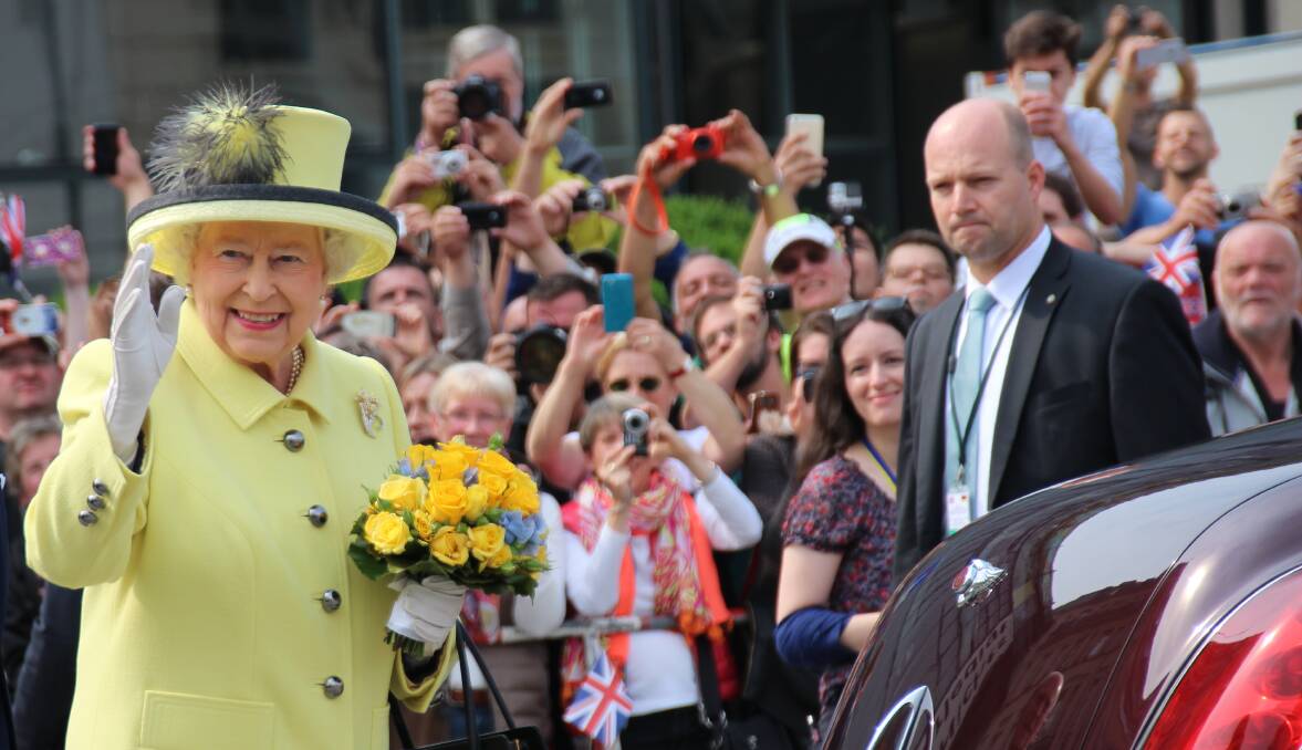 A little less waving for Her Majesty. Photo: PolizeiBerlin