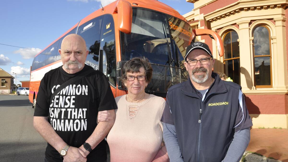 ON THE BUS: Lawrie and Colleen Sullivan with Trainlink bus driver Chris Janse. The Sullivans collected a pteition for an extension to the service. 