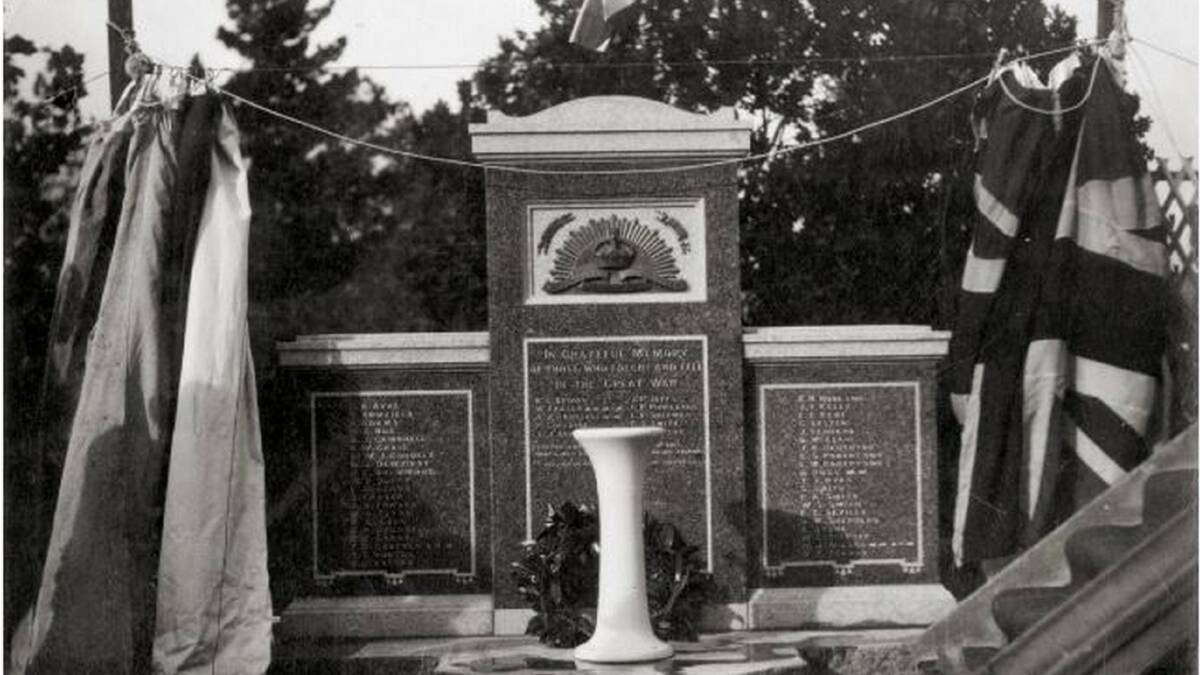 MEMORIAL: Original dedication of Memorial in March, 1924. This image and below from the Kenmore Collection, Goulburn Mulwaree Council Library. 