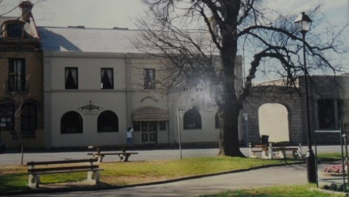 Club in 1980: The Goulburn Club in 1980 without the verandah. Photo couresty of the Goulburn Library Local Studies.

 