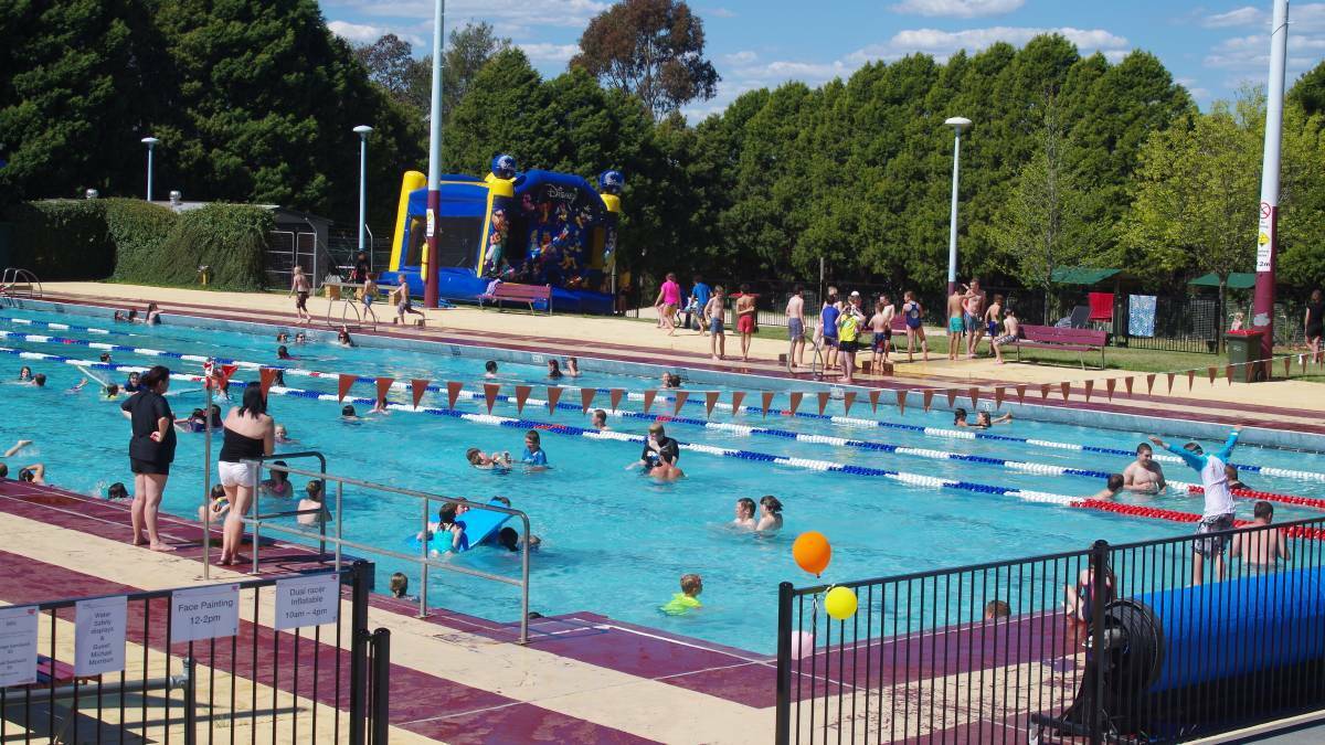 Goulburn's swimmers will have to wait an extra three weeks before they can get back in the water.