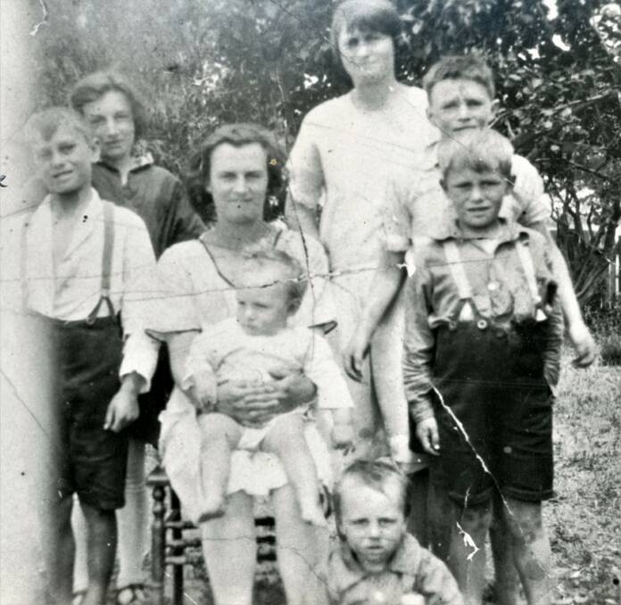 The Mahoney family in the 1920s; Hec, Barbara, Irene, Freda, Reg, Pat, Ken and Colin.