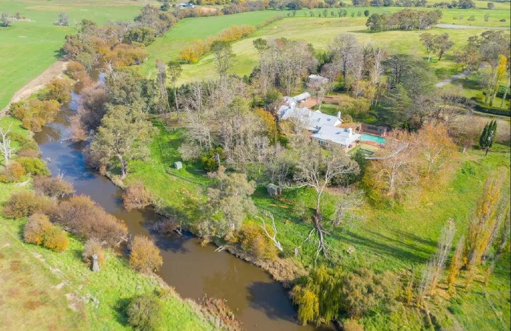 Walgrove sits on a manageable 23 acres of quality pasture with direct access to the Yass River.