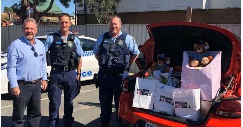 Hume Police officers and the police chaplain with care packages for the Raunjak family.