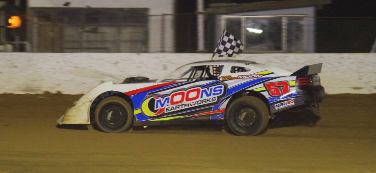 Well-driven: Tyson Moon claimed an impressive win at the Goulburn Speedway on Saturday night, edging out Daryl Moon and Paul Kranitis. Photo: Darryl Fernance.