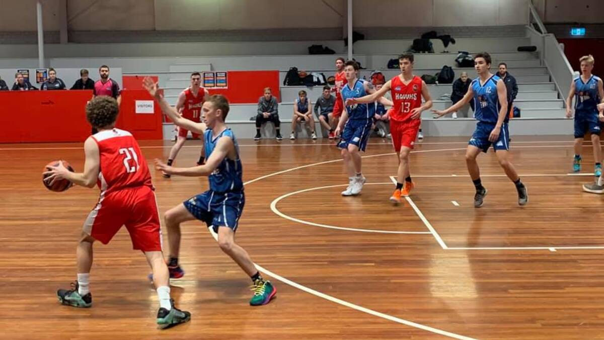 All eyes on the ball: The Goulburn Bears were unable to stop an imposing Illawarra Hawks outfit on Sunday night. Photo: Goulburn Bears. 