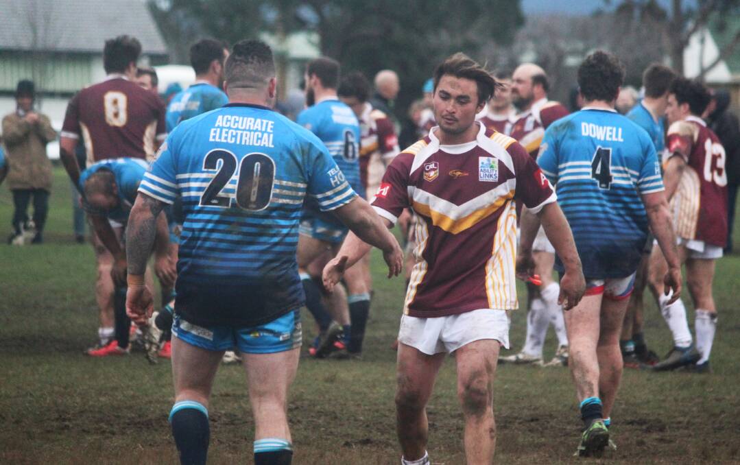 Hard-fought: The Gunning Roos and Gordon Highlanders have similar styles and both claimed gritty wins over the weekend. Photo: Zac Lowe.